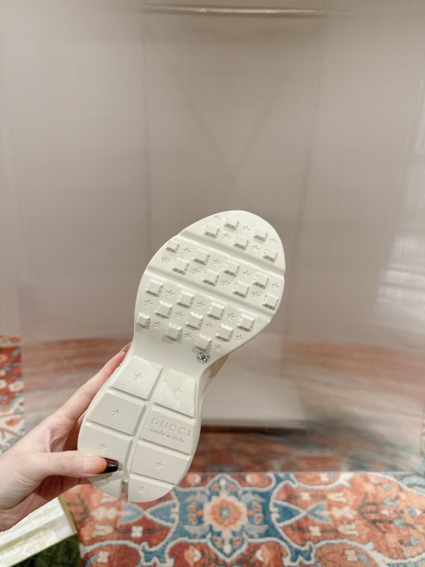 グッチ靴角部分ディテール